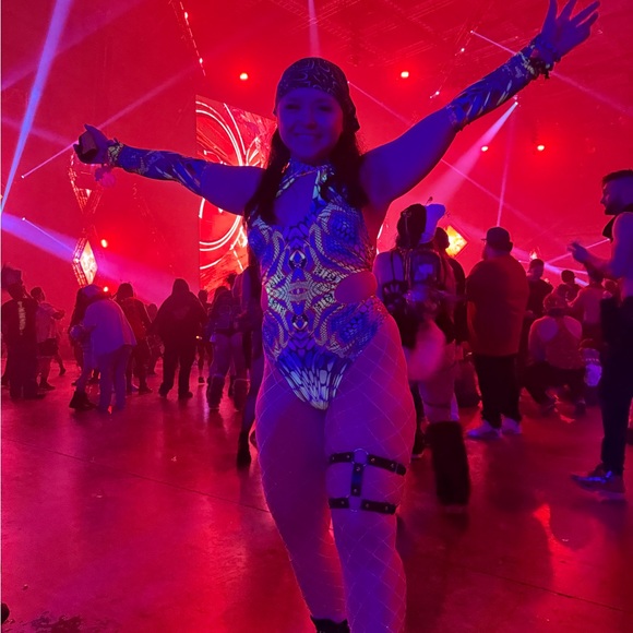 Vibrant Multicolor Festival Outfit - Picture 3 of 3